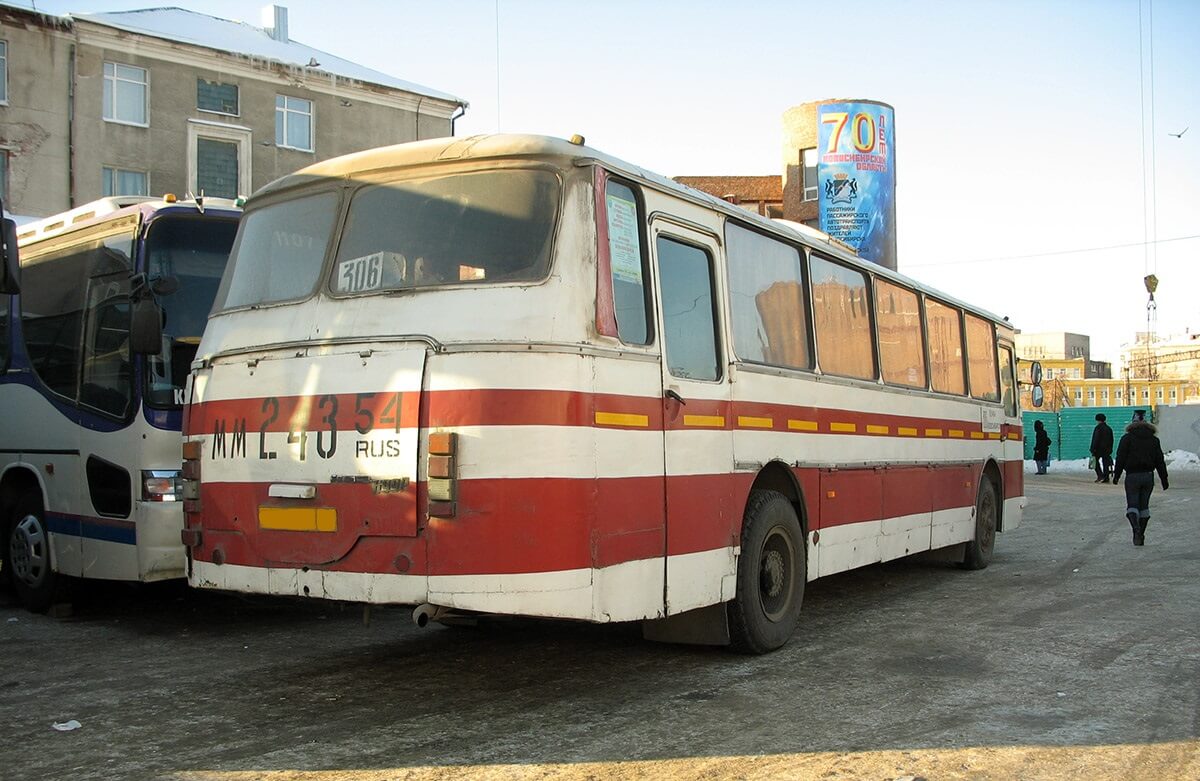 Лаз 695